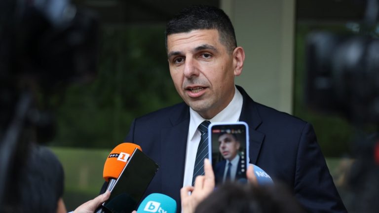 България между миналото и бъдещето: Търсенето на автономия в сянката на Путин