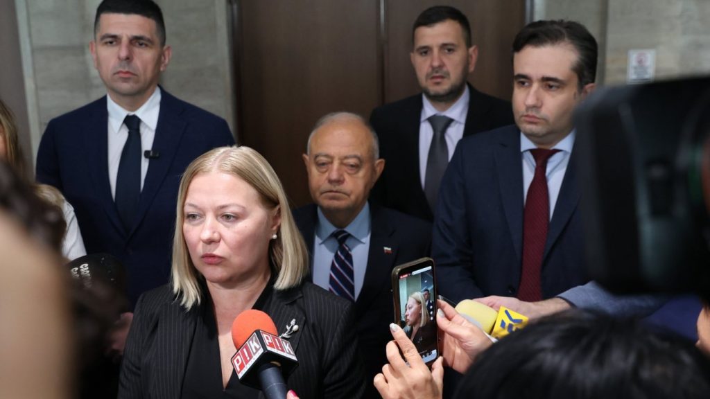 българската външна политика: между подкрепа и отрицание