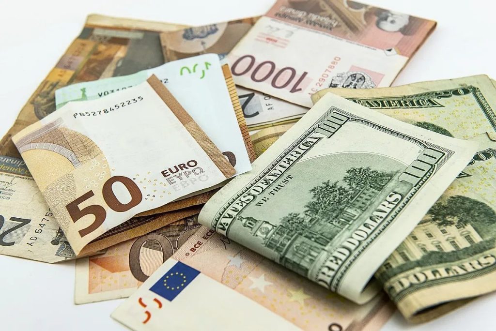 валутният пазър: къде се намира еврото в началото на септември?
