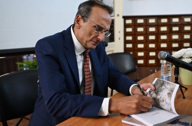 Васил Славов разкри личните си „Строфи на кръвта“ в Сливен