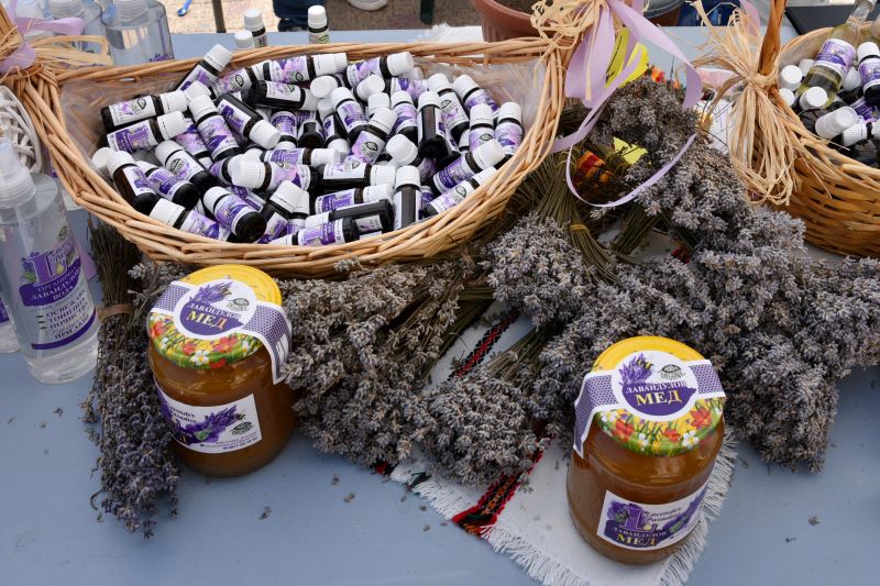вкусът на традицията: сливен отново се превръща в център на местните производители