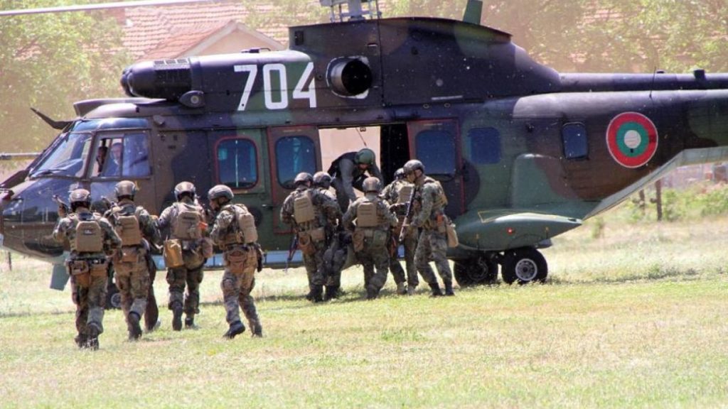 военна мобилизация на пътищата: сащ пренасочват техника през българия