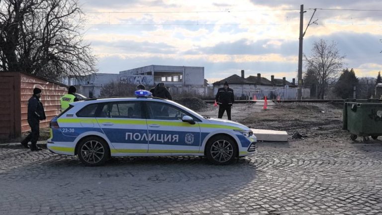 Втори шанс след секунда невнимание: Петима младежи оцеляха при сблъсък с влак в Исперихско