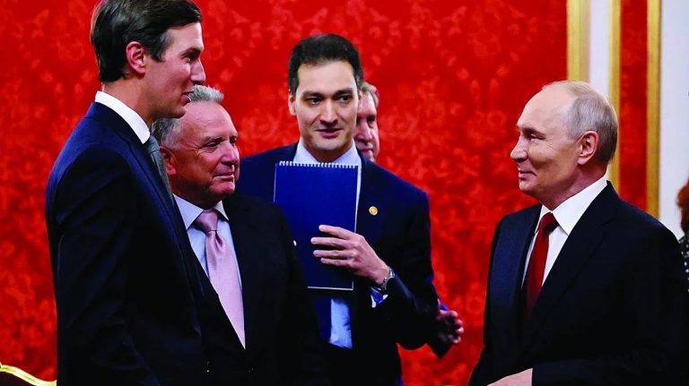 Голямата игра: Как Тръмп, Путин и Зеленски прекрояват съдбата на света, докато Европа трепери