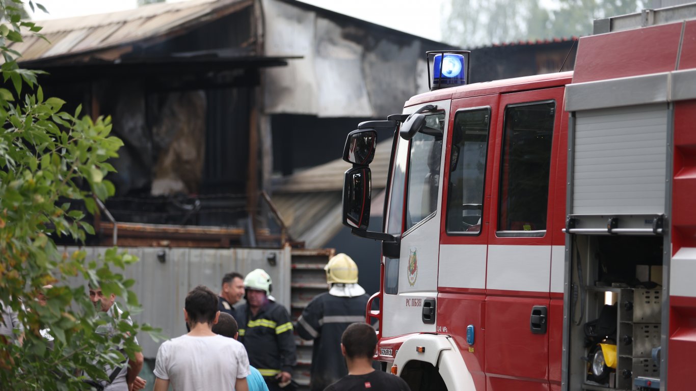 денонощие под знака на огъня: 126 потушени пожара и една трагедия