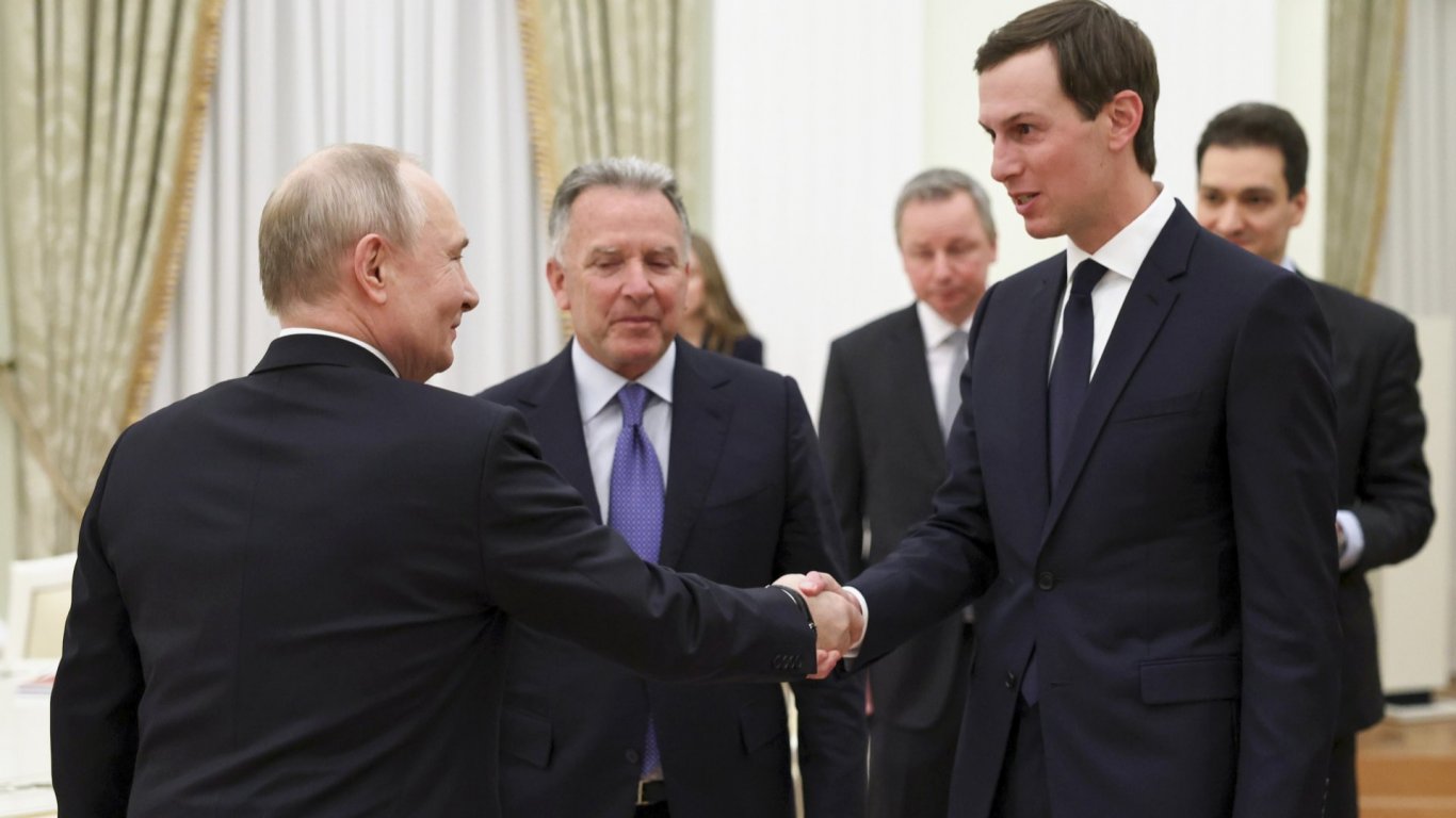 дипломатически покер в москва: путин и американските пратеници търсят изход от украинския кръг