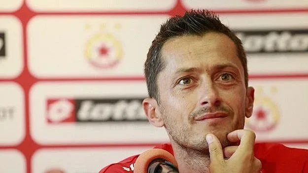 драмата на „армията“: оставка, която се превърна в триумфално оставане?