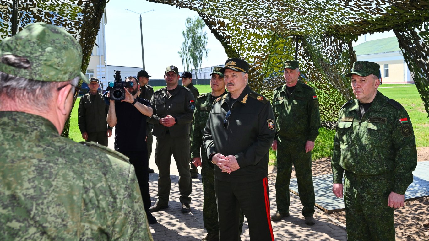 дронове над границата: беларус демонстрира сила в близост до ес