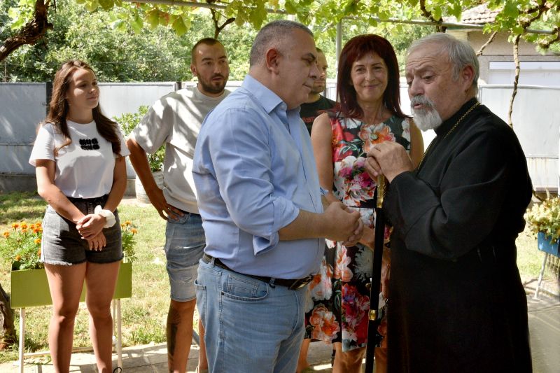 духовно обединение в младово: празникът на успение богородично събра цялото село