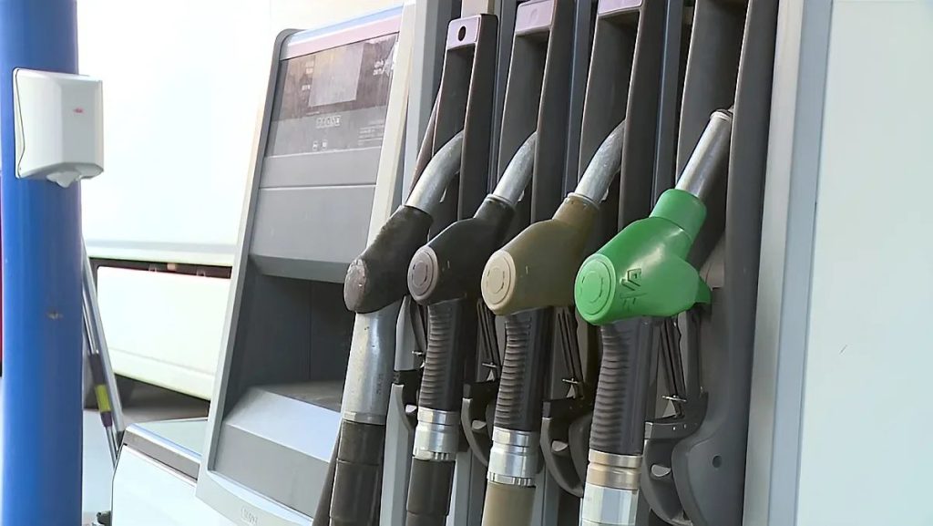 защо цените на бензиностанциите у нас не падат в синхрон със световните пазари?