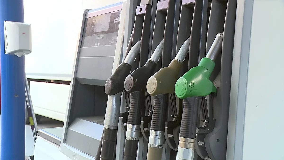 защо цените на бензиностанциите у нас не падат в синхрон със световните пазари?