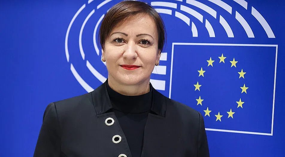 звезден парад: атидже вели и други видни личности празнуват рожден ден