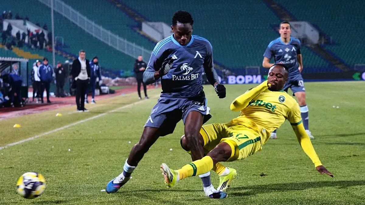 изненадващо завръщане в „левски“: оливер камдем отново на терена