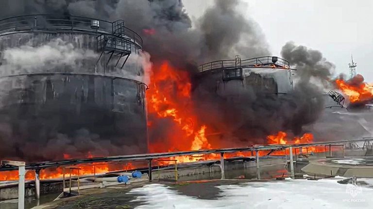 Иронията на войната: Украйна удря руска рафинерия точно след думите на Тръмп