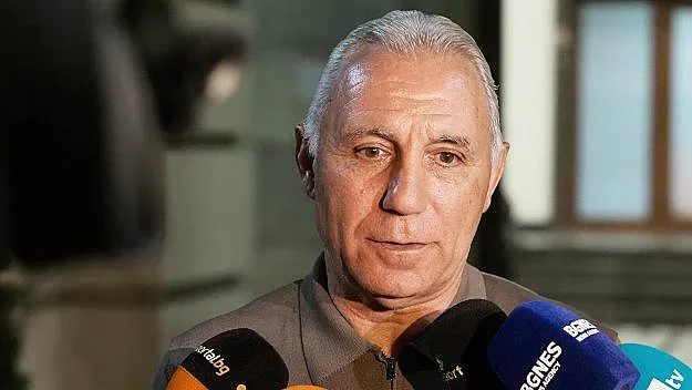 камата с остър отговор срещу критиците на „червените“