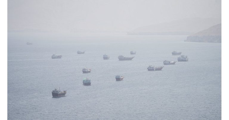 Критичен инцидент в Ормузкия проток: Танкер стана жертва на морска мина