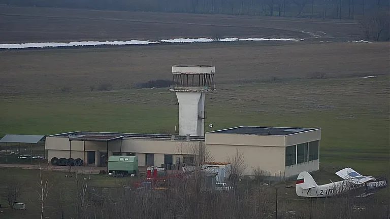 летището призрак на шумен: възкръсване в зелено