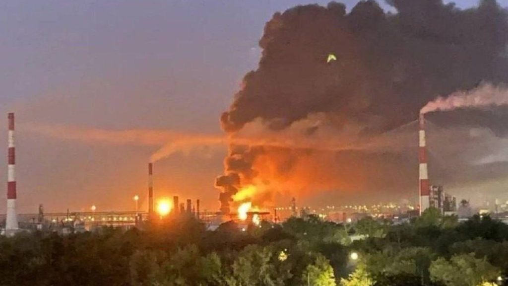 нефтената машина на кремъл гори: дрон-атака разтърси самара