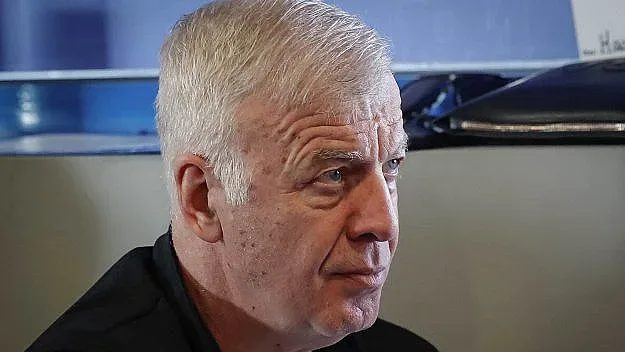нова ера в левски: наско сираков сменя ролята, но остава в сърцето на управлението