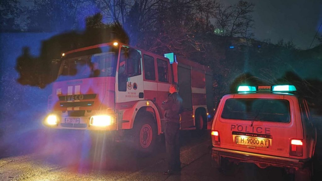 опасност край горни върпища: нови пламъци след взривовете в емко