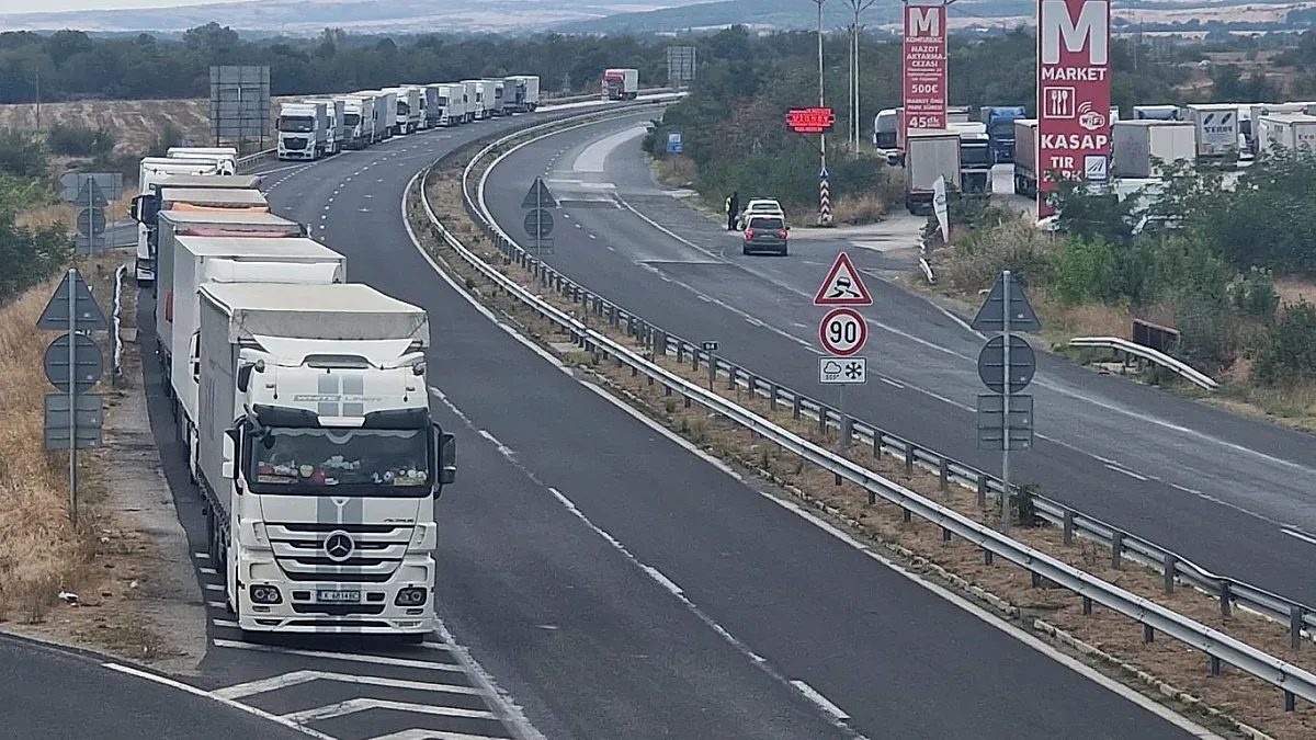 опашка без край: защо 18 километра тирове чакат на капитан андреево?