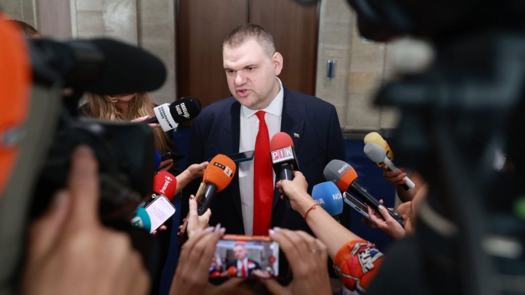 от магистрали до марс: сблъсъкът между пеевски и демерджиев