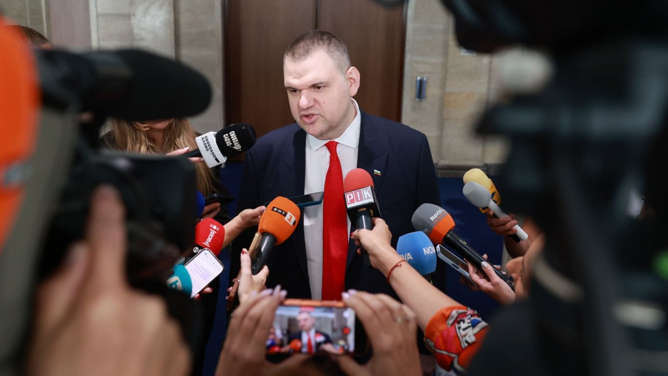 от магистрали до марс: сблъсъкът между пеевски и демерджиев