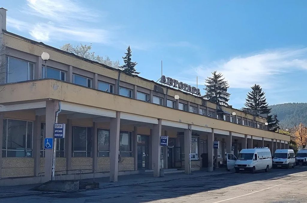 пернишката автогара отново на тезгяха: стойността ѝ се срина до нивото на луксозна къща