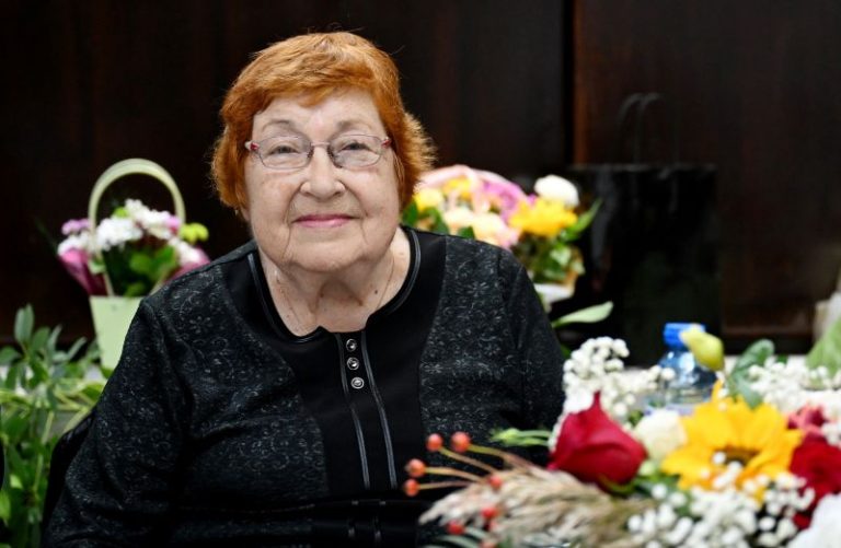 Поклонен към белите престилки: Историята на сливенското здравеопазване оживява в нов алманах