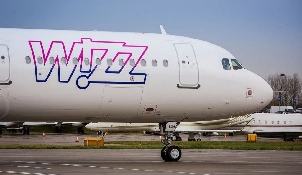 полети към успеха: wizz air доминира българското небе и отваря вратите си за нови пилоти
