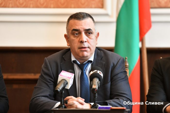почистване в общинската администрация на сливен: кметът реагира на сигнали за конфликт на интереси