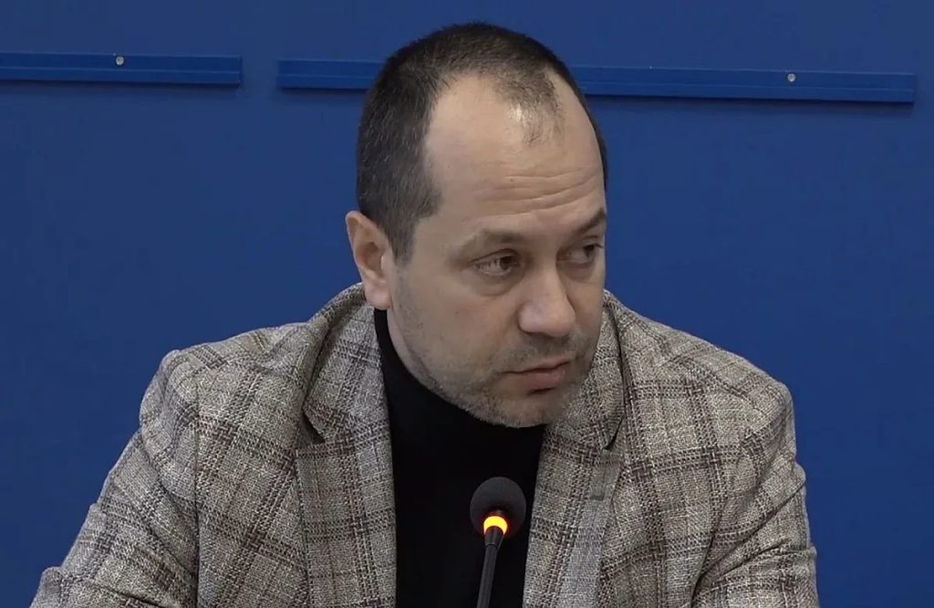 президентските карти на герб: кой ще бъде „лицето“ на партията?