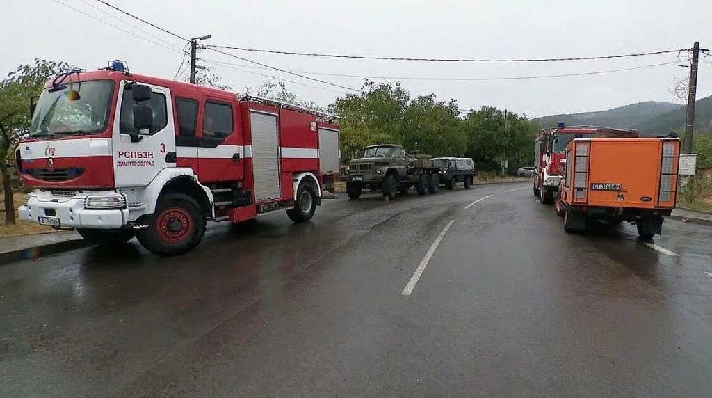 природата се смили над димовци: дъжд спря огнения ад пред прага на къщите