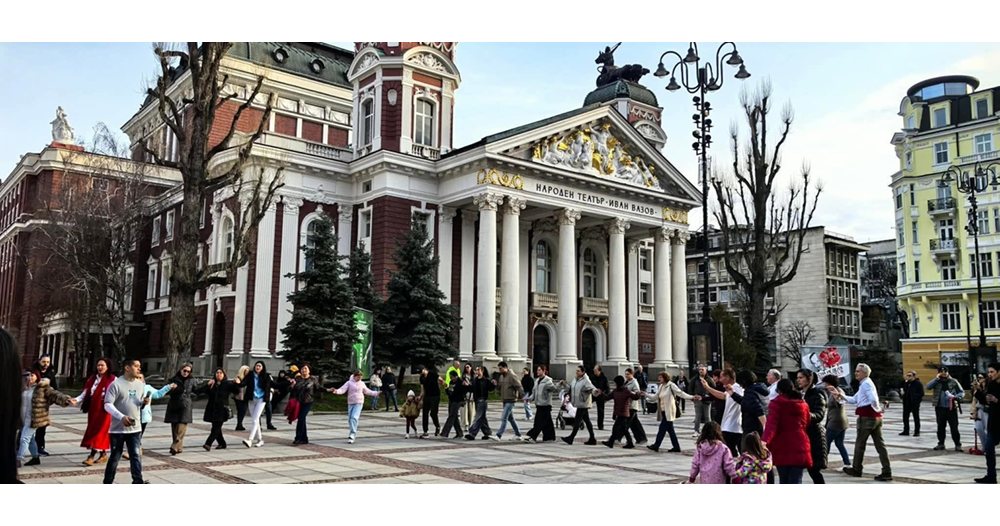 сблъсък на културите: когато „бела роза“ заглушава класиката в сърцето на софия