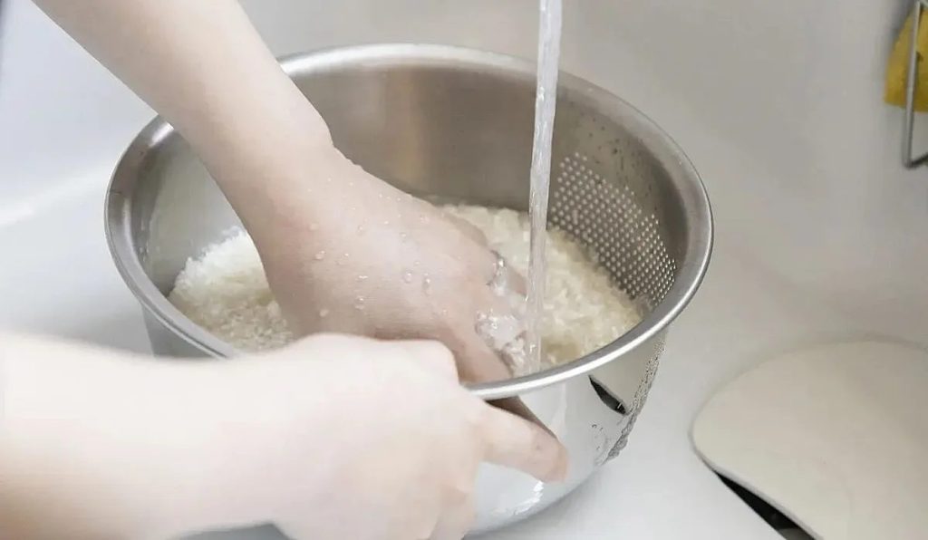 сбогом на лепкавия ориз: кога водата е вашият най-добър съюзник в кухнята?