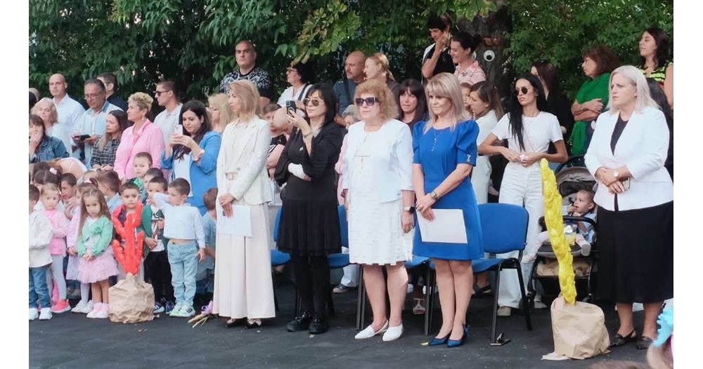 силна жена и разбити мечти за пътища: кичка бодурова празнува първия учебен ден след катастрофа