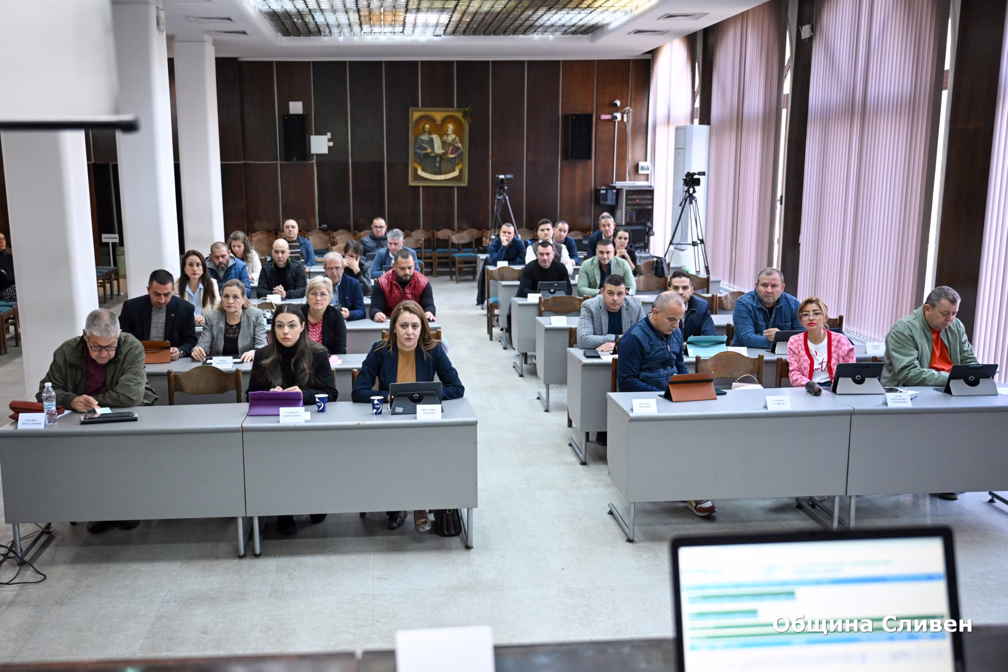 сливен в очакване: извънредна сесия за ключови управленски решения