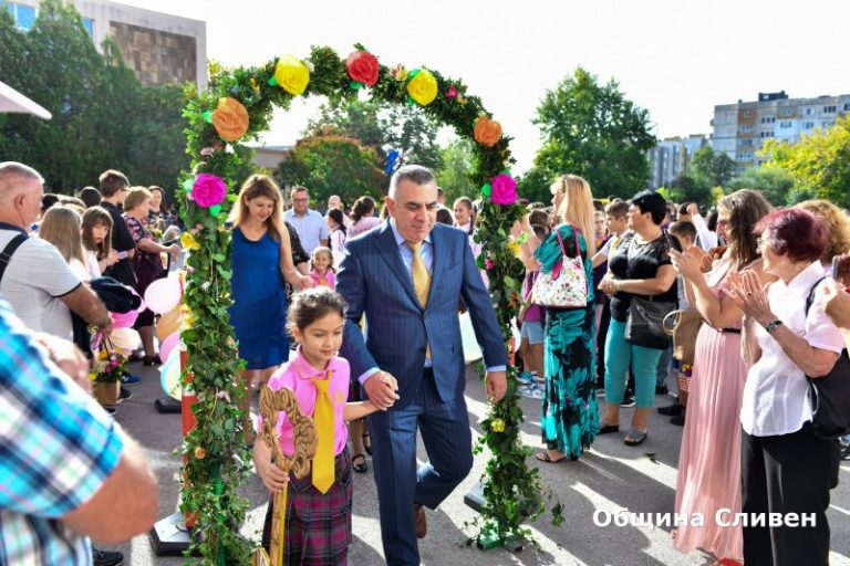 Сливен посреща новата учебна година: Готовност и очаквания в сърцето на общината