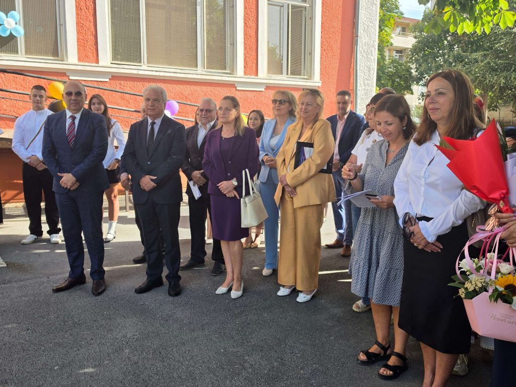 сливен посреща новата учебна година с послания за смелост и човечност