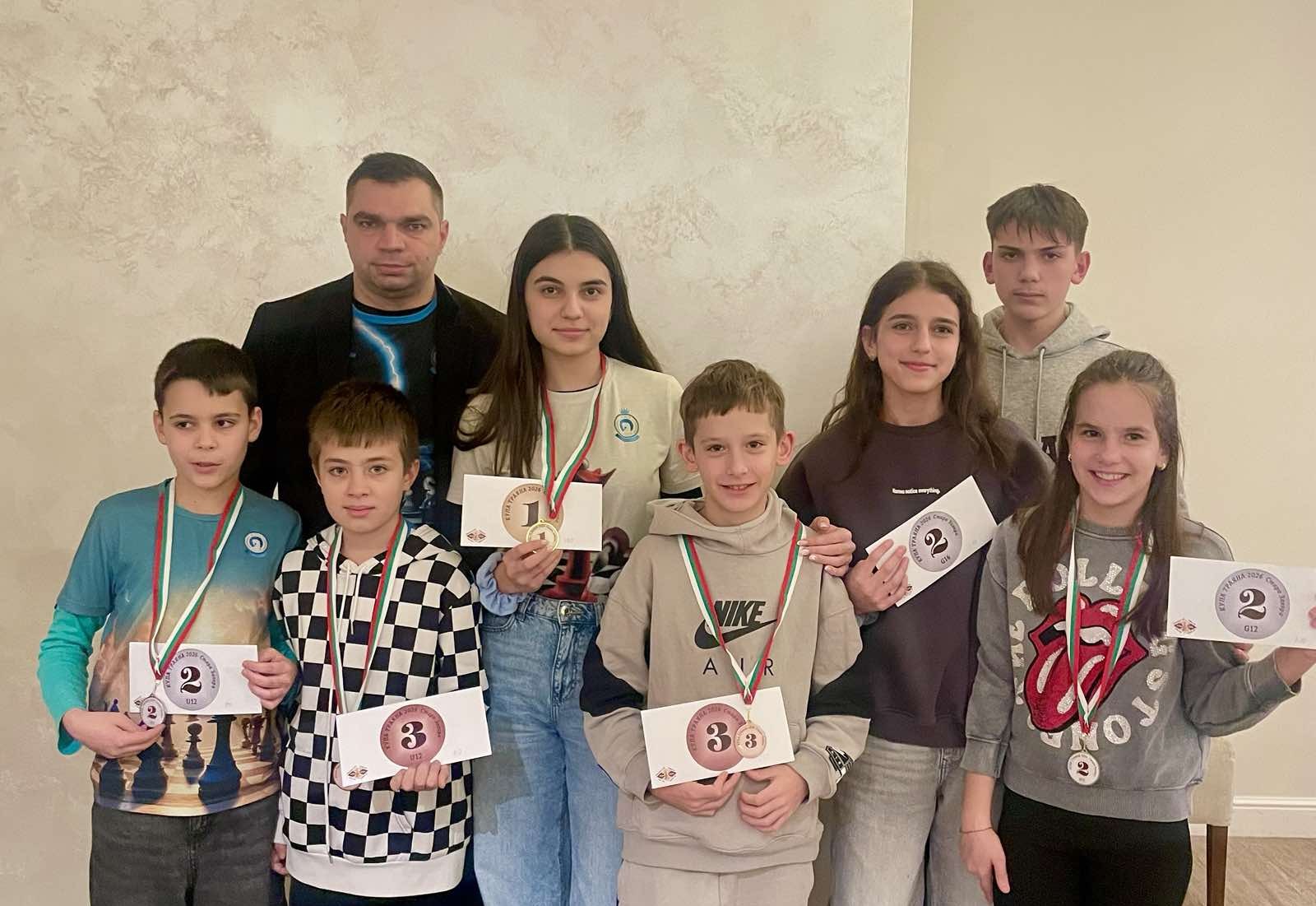 сливенски шахматисти покориха турнира „загорец“ с 7 медала