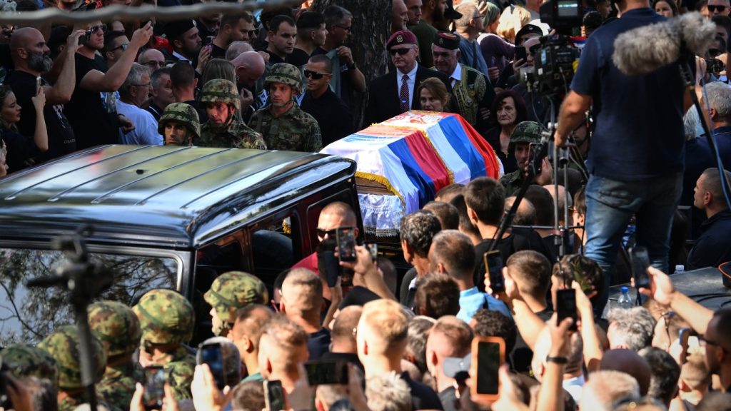 сърбия на ръба: поклонението на ратко младич разтърси международната общност