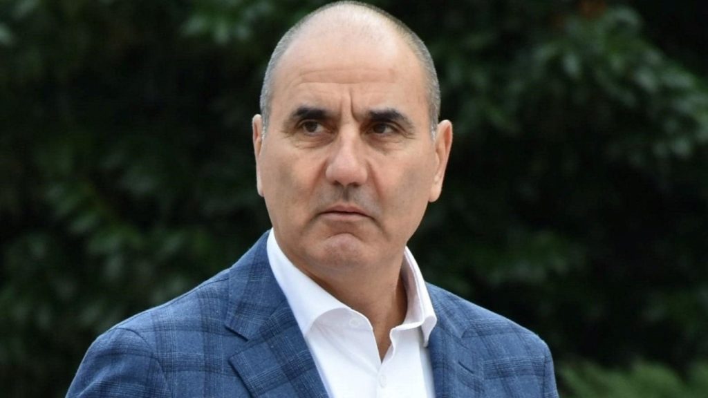 сянката на „българския ескобар“: политическа битка за помилванията
