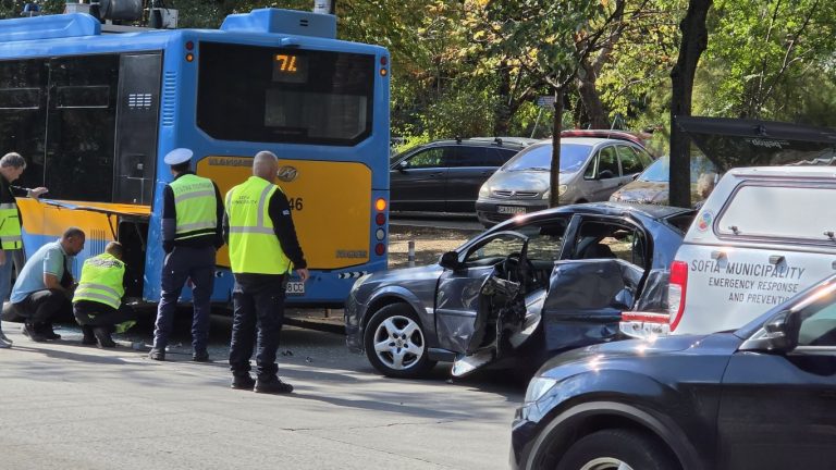 Транспортен коллапс в София: Бул. „Гешов“ се превърна в капан за шофьорите