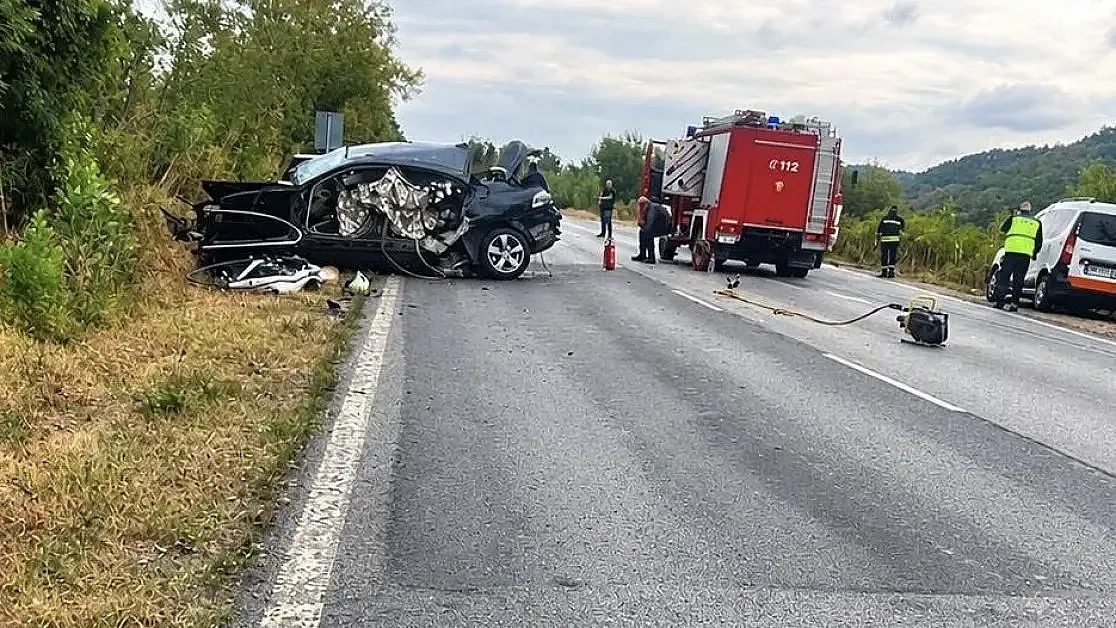 черна хроника край сопот: четирима млади мъже загубиха живота си при зверски челен сблъсък