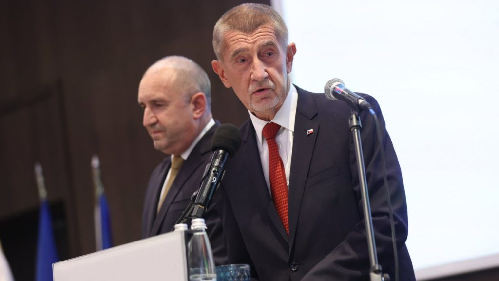 чешкият интерес към бургаската рафинерия: каква е стратегията на андрей бабиш?