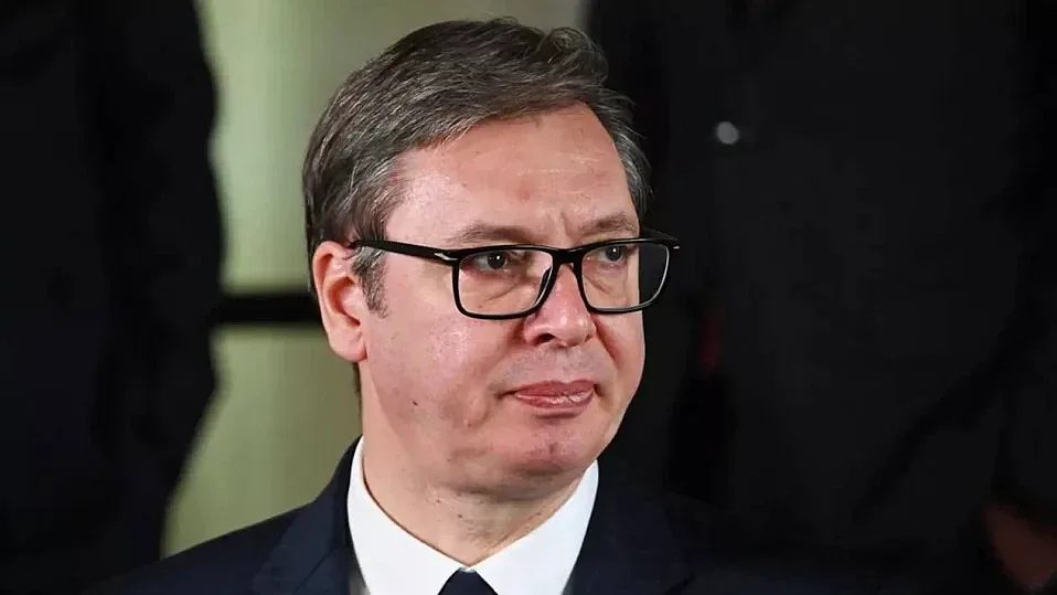 шахматен ход в белград: вучич сменя ролята, за да запази властта