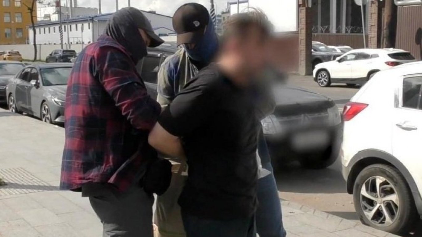 шпионин в сърцето на посолството: русия разкрива „двойно лице“ в москва