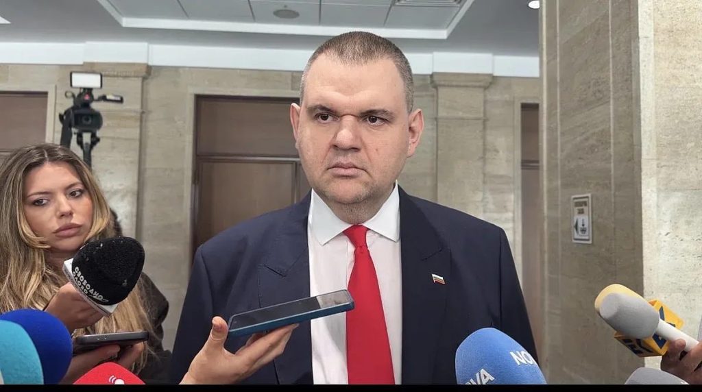 юридическа война: пеевски срещу ‘демерджиев пикчърс’