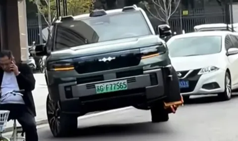 BYD „избяга“ от скоба на три гуми (ВИДЕО)