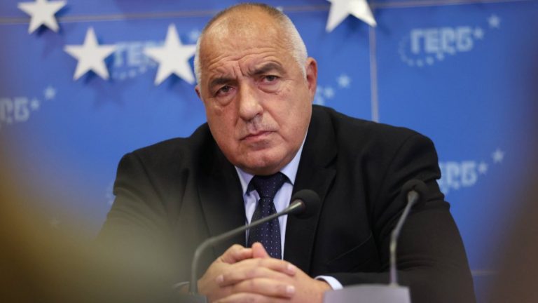 Бойко Борисов към Радев: Вижте как Тръмп пазарува от Путин, за да спаси икономиката си